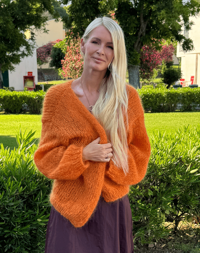 Rose Cardigan Ensfarvet strikkeopskrift