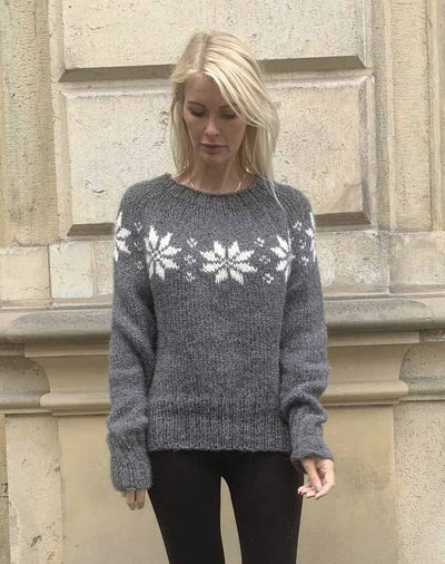 sweater med stjernebort strikkeopskrift